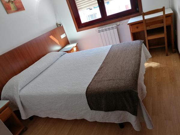 Hostal Adelia : photo 9 de la chambre chambre double ou lits jumeaux