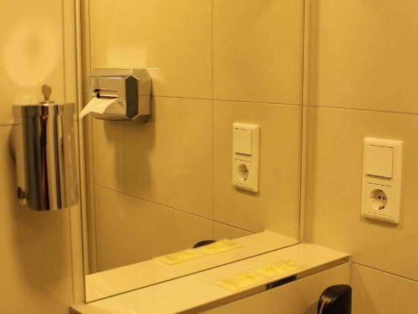 Lovely Studio Cologne West - Neues Momomotel : photo 8 de la chambre chambre familiale deluxe