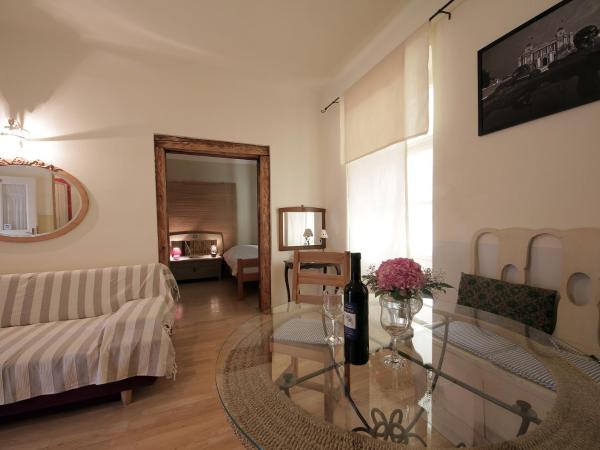 Guesthouse Lessi : photo 7 de la chambre studio avec balcon 