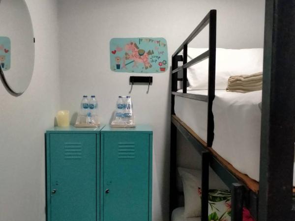 BB House Budget & Boutique : photo 8 de la chambre hébergement familial privé avec 4 lits superposés (sans fenêtre)