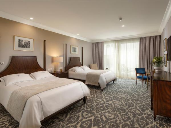 Royal Blue Hotel : photo 1 de la chambre chambre familiale deluxe avec balcon