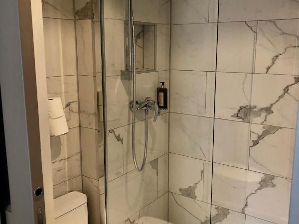 Amiral-Fondary : photo 2 de la chambre chambre double avec douche