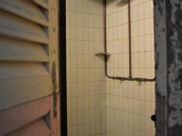 Frenz Republic - SELF CHECK IN : photo 1 de la chambre chambre lits jumeaux avec toilettes communes