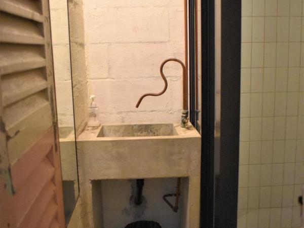 Frenz Republic - SELF CHECK IN : photo 2 de la chambre chambre lits jumeaux avec toilettes communes