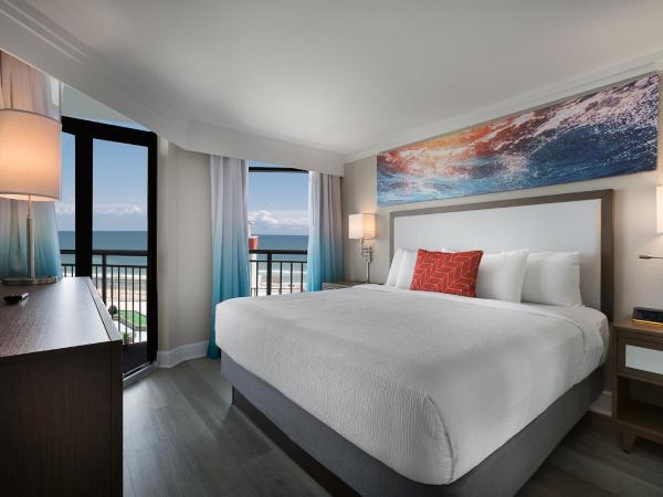 Grande Cayman Resort : photo 1 de la chambre oceanfront three bedroom condo restricted view
