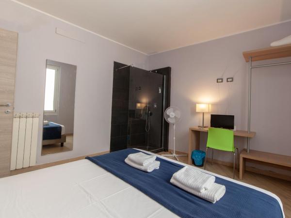 Hotel Genziana : photo 4 de la chambre chambre double avec salle de bains privative séparée