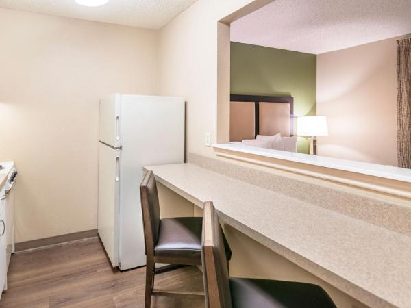 Extended Stay America Suites - Oklahoma City - Northwest : photo 7 de la chambre studio lit queen-size - non-fumeurs
