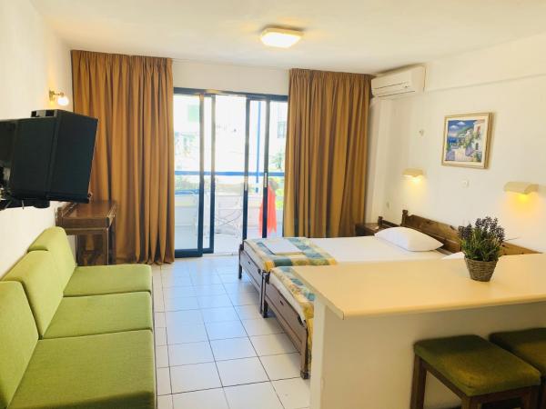 Kassavetis Center - Hotel Studios & Apartments : photo 10 de la chambre studio - vue sur ville (2 à 3 adultes)