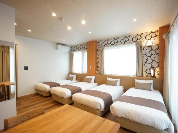 WIRES HOTEL James zaka : photo 2 de la chambre chambre quadruple