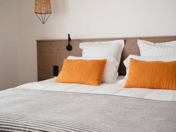 Hôtel Casa Marina : photo 6 de la chambre chambre lit queen-size - vue sur jardin