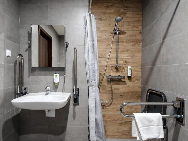 DB Hotel Wrocław : photo 2 de la chambre chambre double - accessible aux personnes à mobilité réduite 