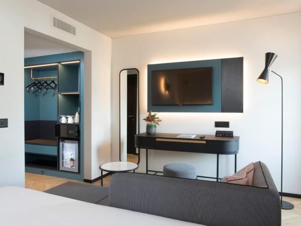 LUGANODANTE - We like you : photo 7 de la chambre chambre double ou lits jumeaux plus avec climatisation