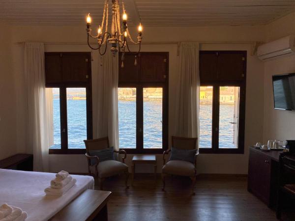 Captain Vasilis Hotel : photo 6 de la chambre chambre double deluxe - vue sur mer