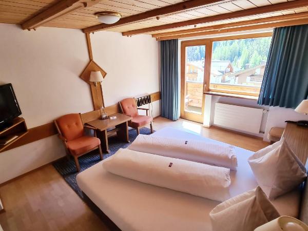 Hotel Cresta : photo 1 de la chambre chambre double avec balcon