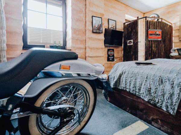 Road Stop Dortmund : photo 4 de la chambre chambre camping harley