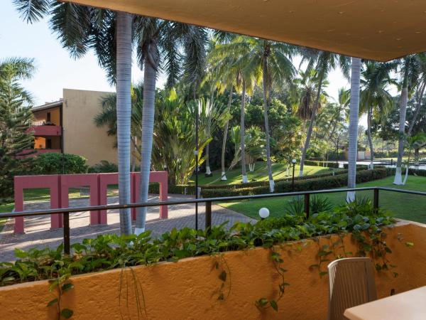 Holiday Inn Resort Ixtapa All-Inclusive, an IHG Hotel : photo 4 de la chambre chambre lit king-size standard - vue sur jardin