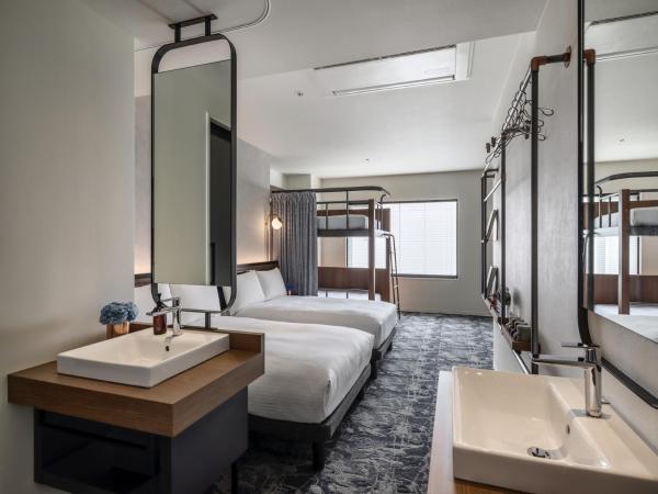 The Lively Osaka Honmachi : photo 2 de la chambre chambre lits jumeaux supérieure avec lits superposés et pièce à vivre