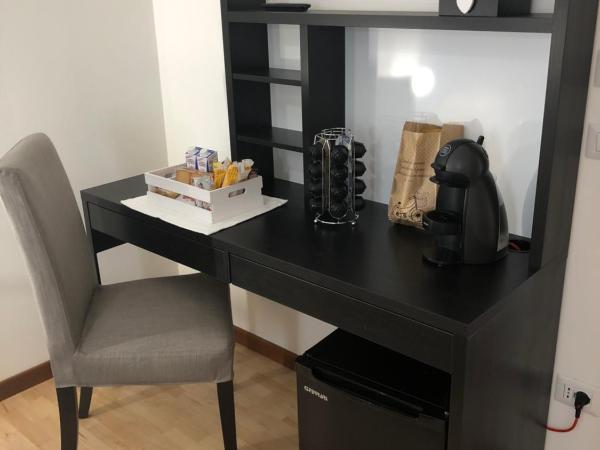 Villa Trevisi - ROOMS : photo 2 de la chambre chambre double ou lits jumeaux avec salle de bains privative