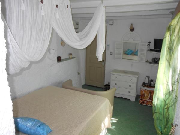 La Veranda of Mykonos Traditional Guesthouse : photo 9 de la chambre petite chambre double traditionnelle Économique - vue partielle sur mer