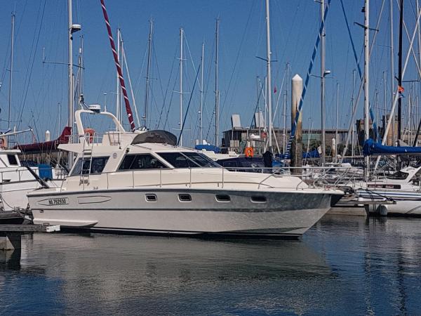 BOAT APPART TITANIC Cherbourg motor yacht à quai ROSE STAR : photo 1 de la chambre bateau