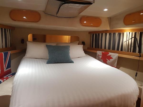 BOAT APPART TITANIC Cherbourg motor yacht à quai ROSE STAR : photo 10 de la chambre bateau