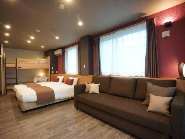 WIRES HOTEL James zaka : photo 10 de la chambre chambre quintuple