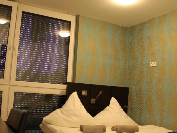 Lovely Studio Cologne West - Neues Momomotel : photo 6 de la chambre chambre double