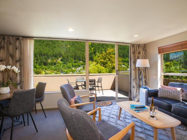 Cranbury Court Apartments : photo 5 de la chambre appartement 2 chambres avec balcon