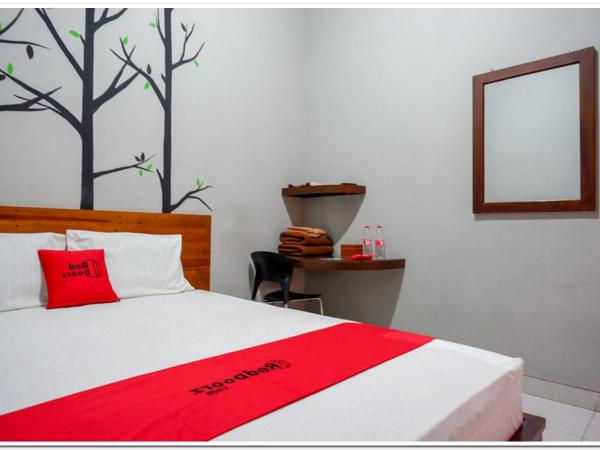 RedDoorz near Jogja Expo Center 2 : photo 4 de la chambre chambre double