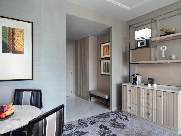 Sindhorn Kempinski Hotel Bangkok : photo 10 de la chambre grande chambre lit king-size deluxe