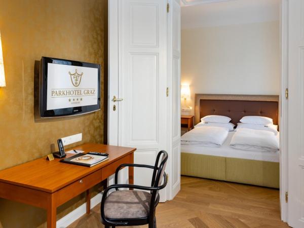 Parkhotel Graz - Traditional Luxury : photo 2 de la chambre chambre double de luxe - vue sur cour