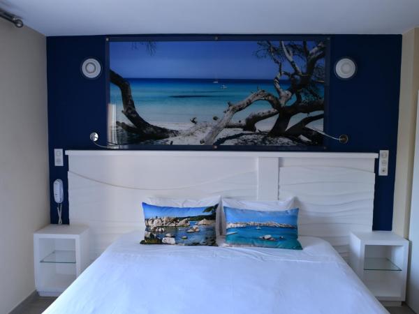 Hôtel Le Claridge : photo 6 de la chambre chambre familiale