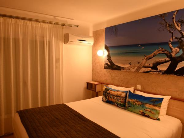 Hôtel Le Claridge : photo 1 de la chambre chambre quadruple