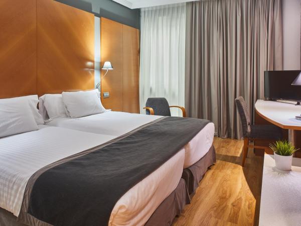 Silken Juan de Austria : photo 2 de la chambre hébergement familial avec 2 chambres communicantes