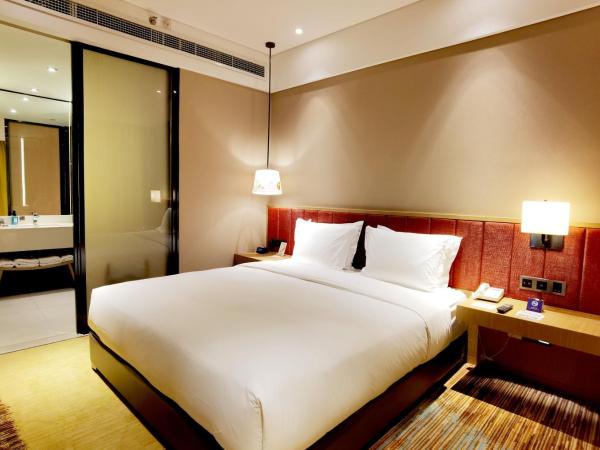 Holiday Inn Express Chengdu Wenjiang Hotspring, an IHG Hotel : photo 5 de la chambre suite lit king-size avec lits superposés