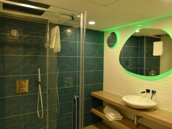 Hôtel Le Claridge : photo 3 de la chambre chambre familiale