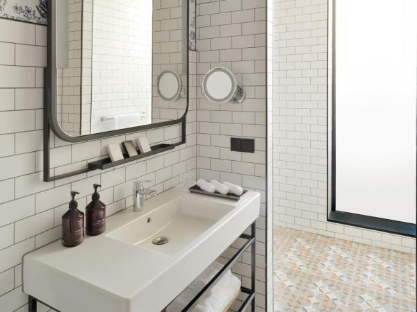 Mövenpick Hotel The Hague : photo 4 de la chambre suite junior lit king-size avec balcon