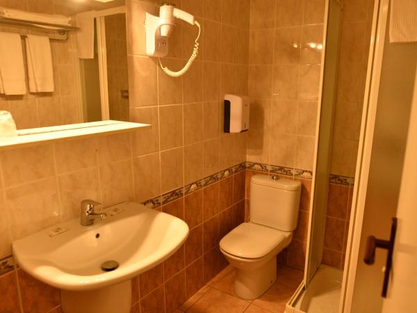 Hôtel Le Claridge : photo 7 de la chambre chambre double