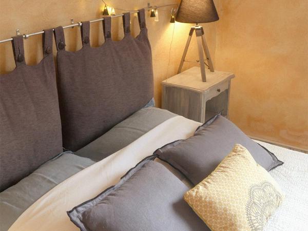 Lou Candelou : photo 2 de la chambre chambre double avec douche - vue sur jardin - soleil