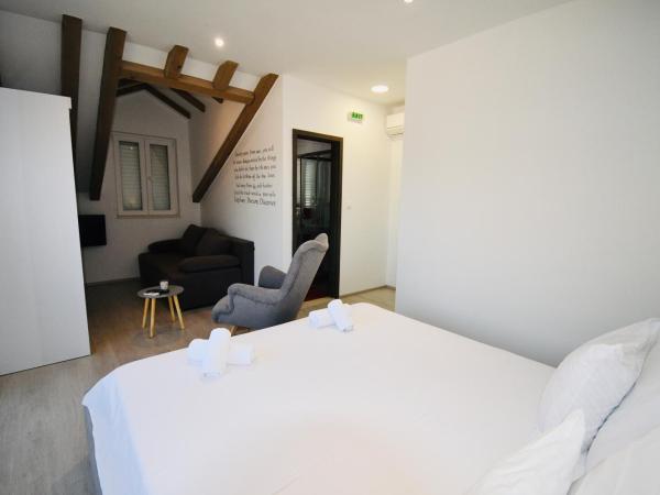 Dubrovnik Icy Guest House : photo 8 de la chambre chambre double supérieure avec balcon - vue sur mer