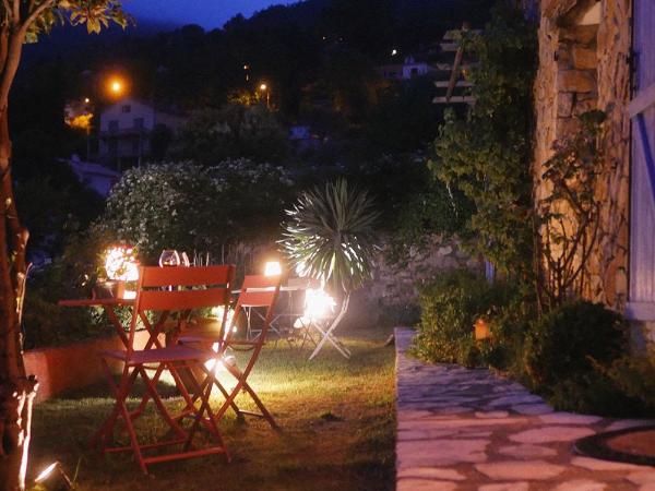 Lou Candelou : photo 4 de la chambre chambre double avec douche - vue sur jardin - soleil