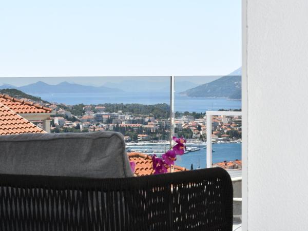 Dubrovnik Icy Guest House : photo 2 de la chambre chambre double supérieure avec balcon - vue sur mer