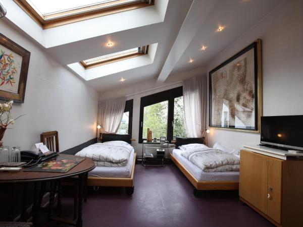 Air Boardinghouse Tulip Stockum, zu Fuß - 3 Minuten zur Messe : photo 4 de la chambre chambre double ou lits jumeaux