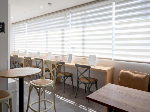 Capsule Hotel Cube Hiroshima : photo 3 de la chambre chambre capsule moyenne avec douche et toilettes communes - réservée aux femmes