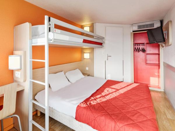 Premiere Classe Carcassonne : photo 1 de la chambre chambre triple (1 lit double et 1 lit simple)