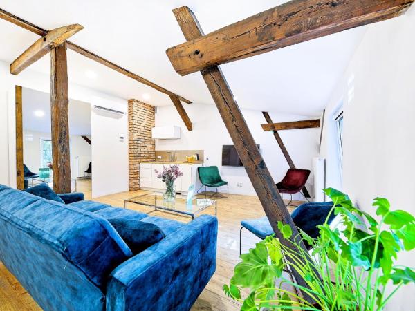 Cinema Apartments : photo 10 de la chambre suite deluxe avec lit king-size