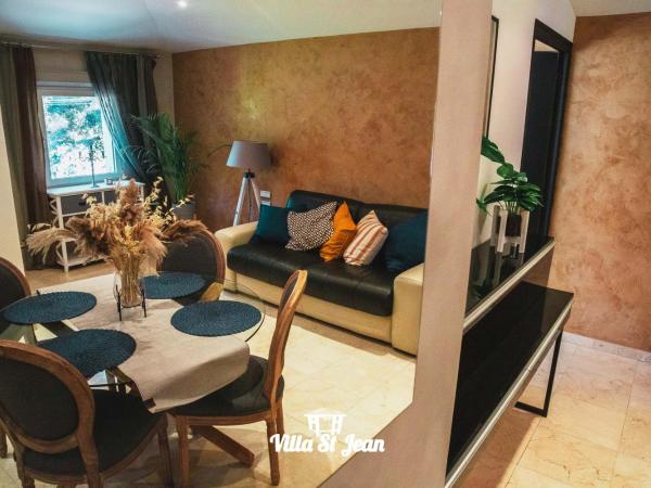 Villa St Jean SUITE Romantique : photo 10 de la chambre suite lit king-size - vue sur piscine