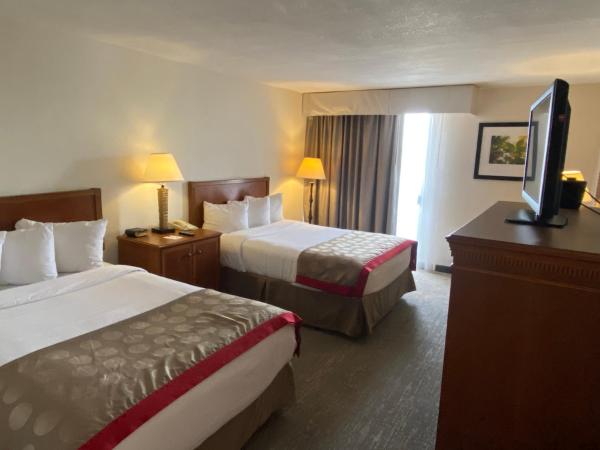 Ramada by Wyndham Albuquerque Midtown : photo 3 de la chambre superior double room with two double beds and mountain view - non-smoking