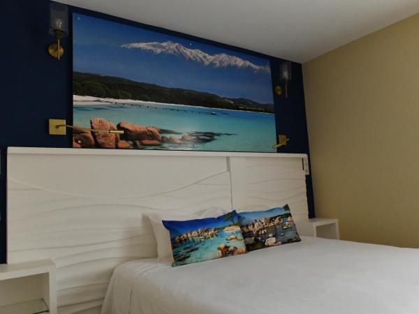 Hôtel Le Claridge : photo 5 de la chambre chambre quadruple