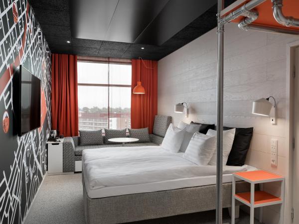 Original Sokos Hotel Kupittaa : photo 1 de la chambre chambre lit king-size standard avec canapé